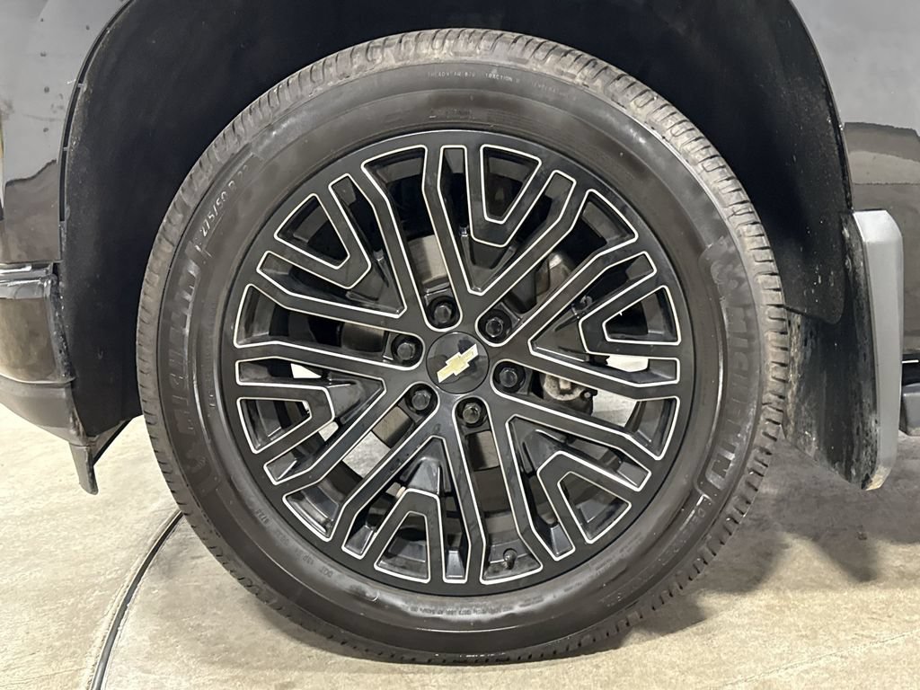 Used 2019 Chevrolet Silverado 1500 High Country w/ Technology Package AWD/4WD image 28