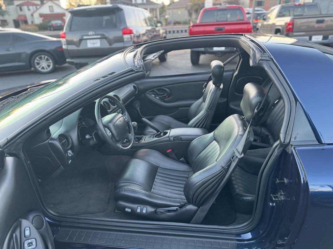 Used 2000 Pontiac Firebird Formula w/ Security Pkg RWD image 17