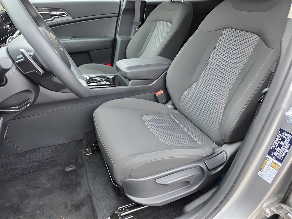 Used 2024 Kia Sportage LX image 19