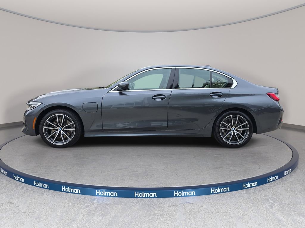 Used 2021 BMW 330e w/ Convenience Package RWD image 9