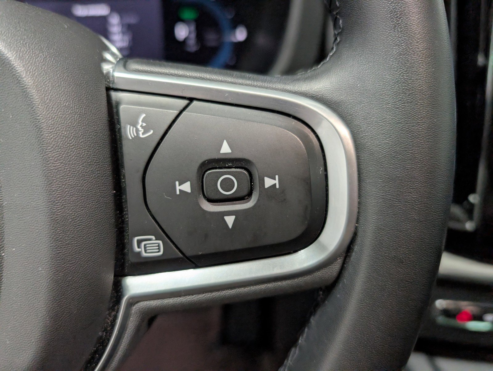 Used 2023 Volvo XC60 T8 Core image 17