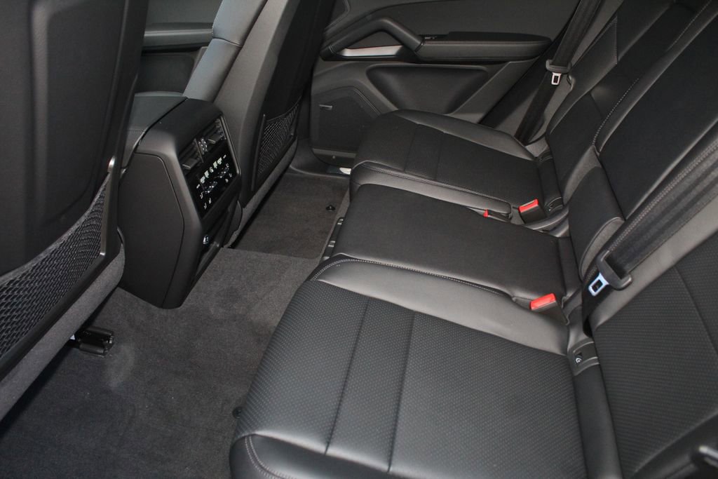 New 2026 Porsche Cayenne S image 23