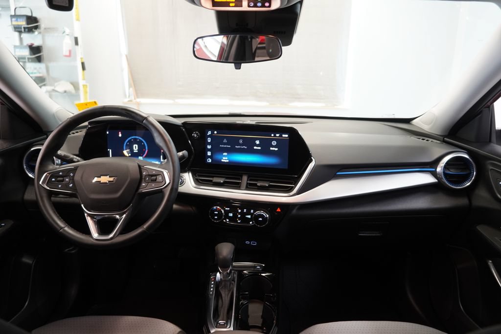 Used 2025 Chevrolet Trax LT w/ Driver Confidence Package FWD image 17