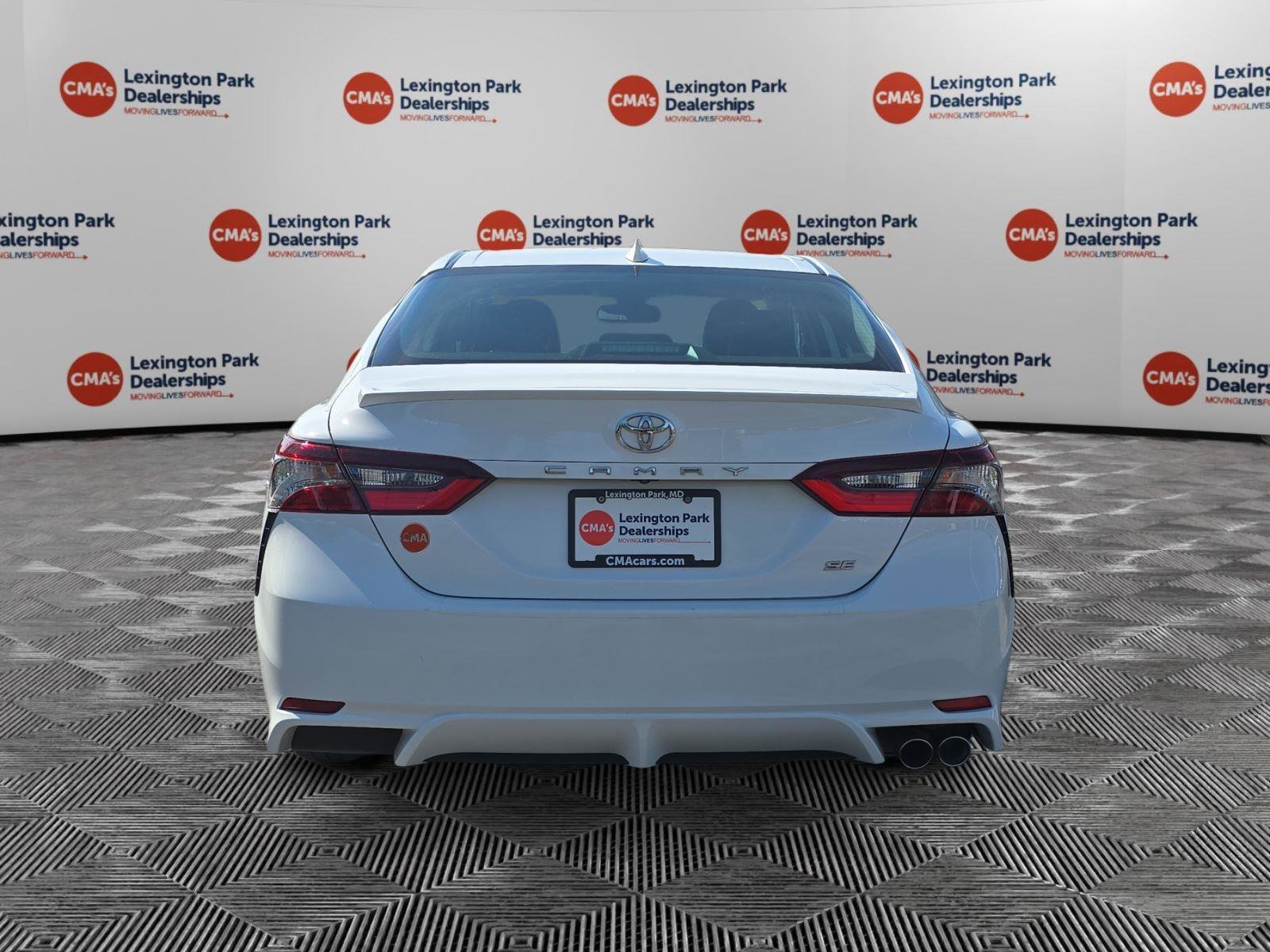 Used 2022 Toyota Camry SE w/ Audio Upgrade Package FWD image 6