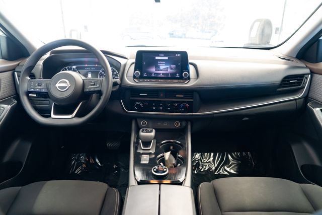 Used 2023 Nissan Rogue S AWD/4WD image 9