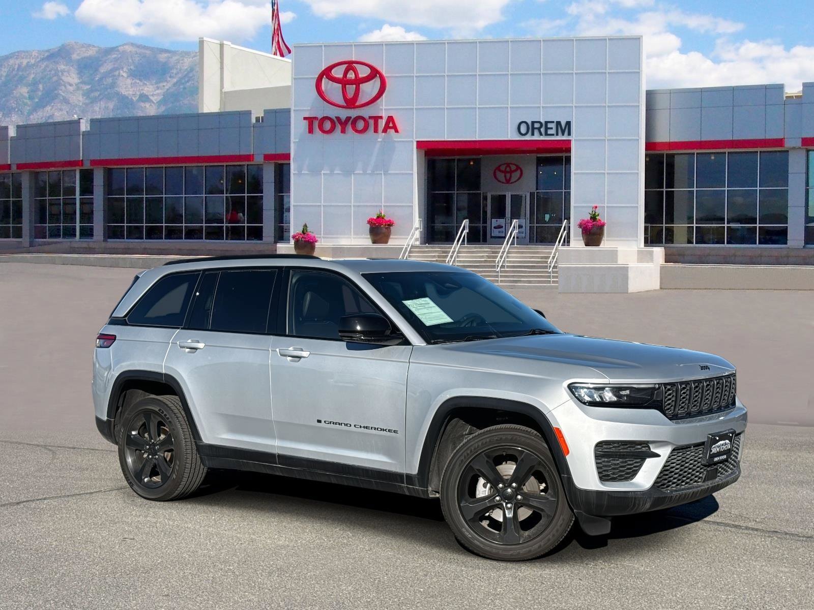 Used 2024 Jeep Grand Cherokee Altitude image 1