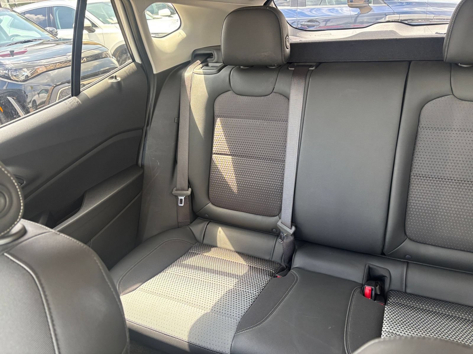 Used 2025 Chevrolet Trax LT FWD image 38