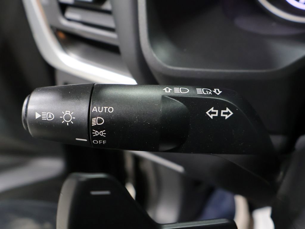 Used 2025 Nissan Rogue SV AWD/4WD image 39