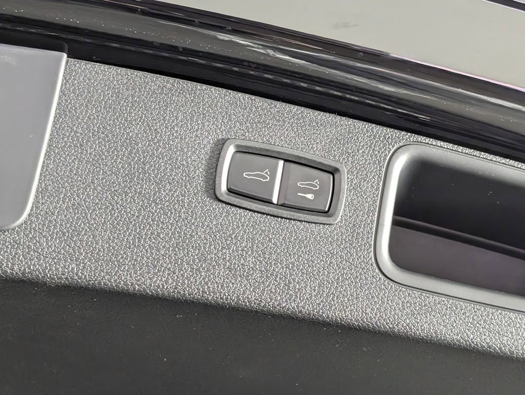 New 2026 Porsche Macan image 16