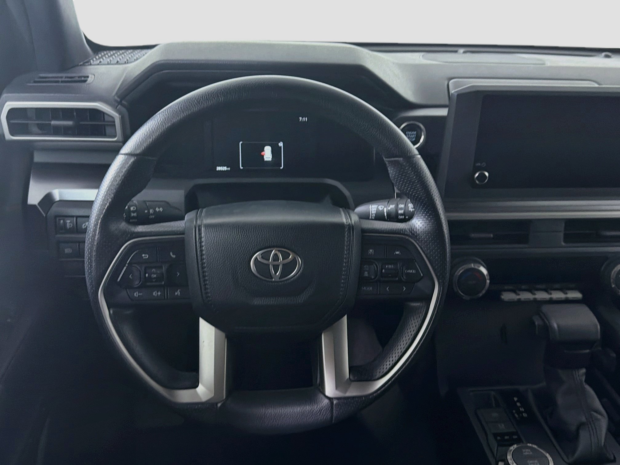 Used 2025 Toyota 4Runner SR5 AWD/4WD image 17