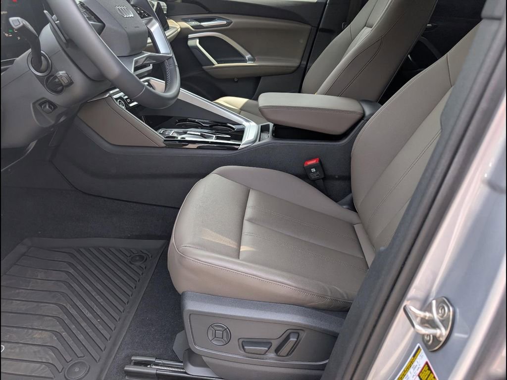 Certified 2025 Audi Q5 Premium w/ Convenience Package AWD/4WD image 9