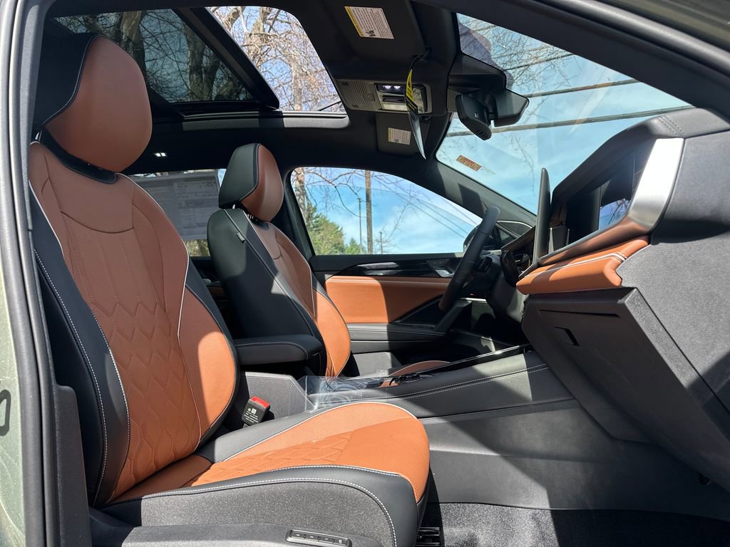 New 2026 Volkswagen Tiguan SEL R-Line AWD/4WD image 14