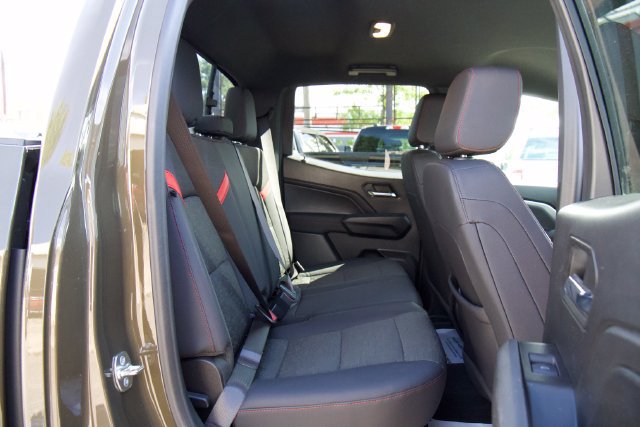 Used 2024 Chevrolet Colorado Z71 w/ Z71 Convenience Package 2 AWD/4WD image 28
