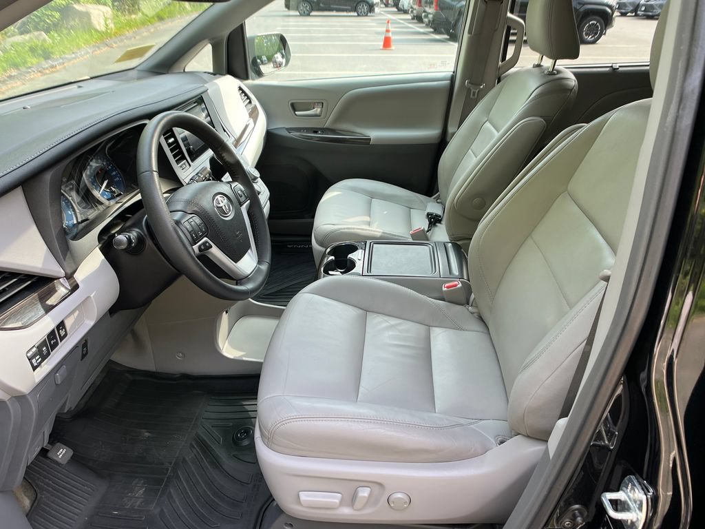 Used 2017 Toyota Sienna XLE Premium AWD/4WD image 9