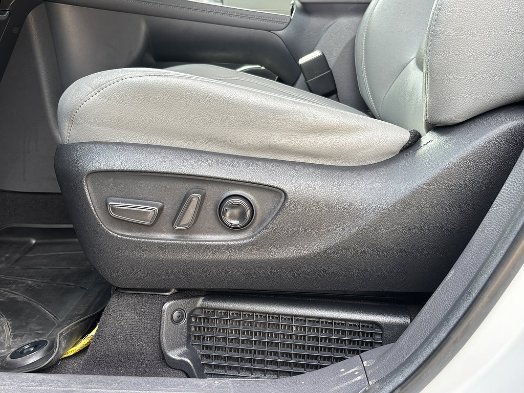 Certified 2023 Toyota Sienna Limited FWD image 30