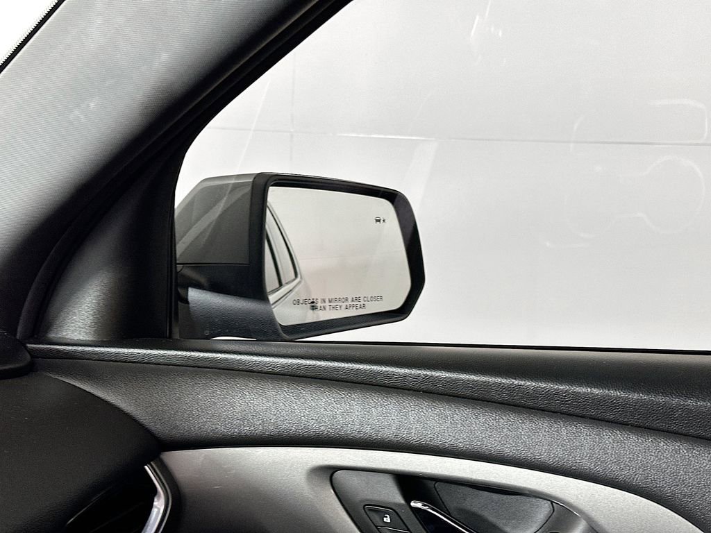 Used 2023 Chevrolet Traverse LT image 26