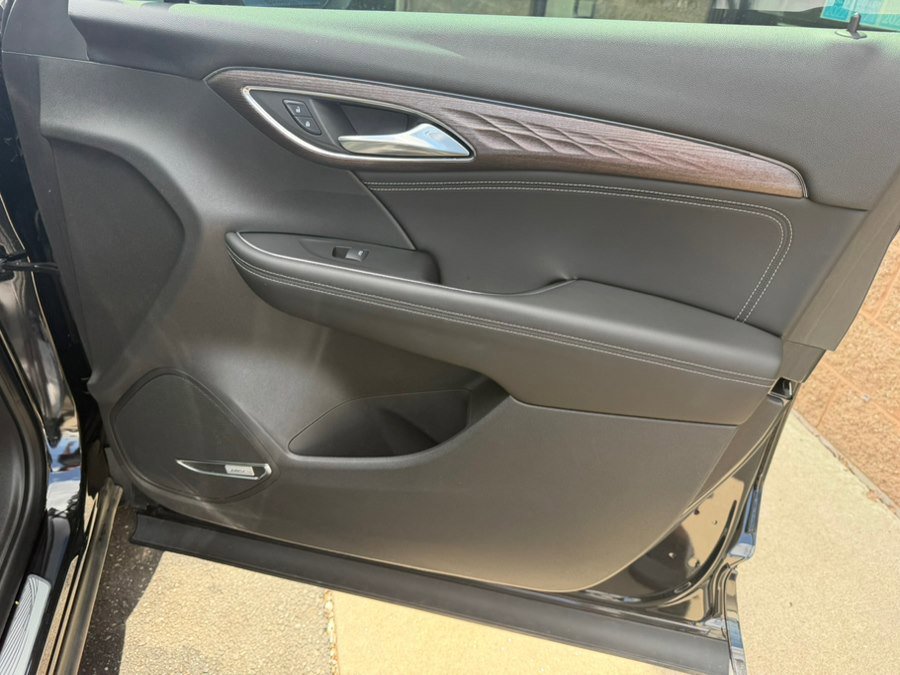 Used 2021 Buick Envision Avenir w/ Technology Package II image 30