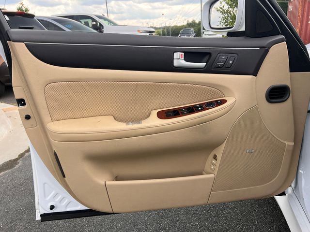 Used 2014 Hyundai Genesis 3.8 w/ Premium Package 02 RWD image 9