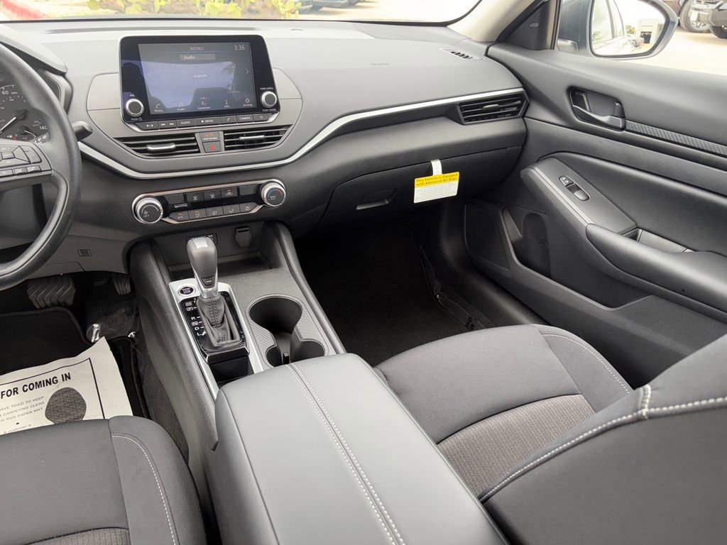 Used 2025 Nissan Altima 2.5 S FWD image 23