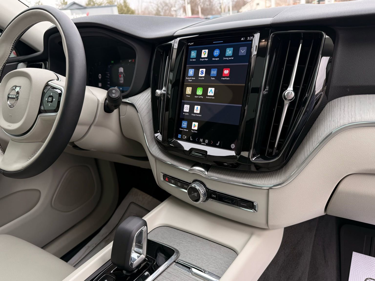 Used 2025 Volvo XC60 T8 Plus w/ Protection Package Premier image 26