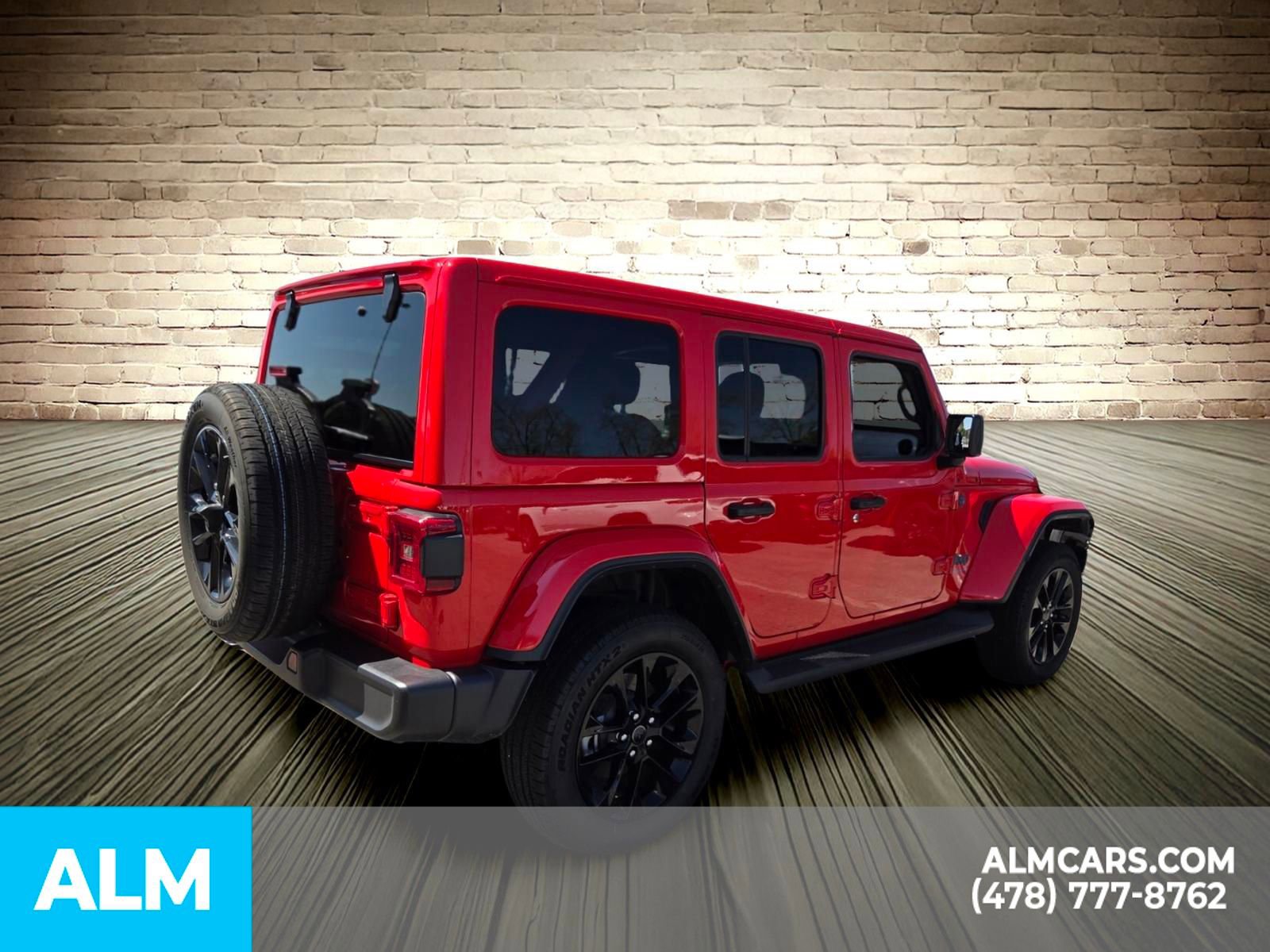 Used 2025 Jeep Wrangler Unlimited Sahara image 12