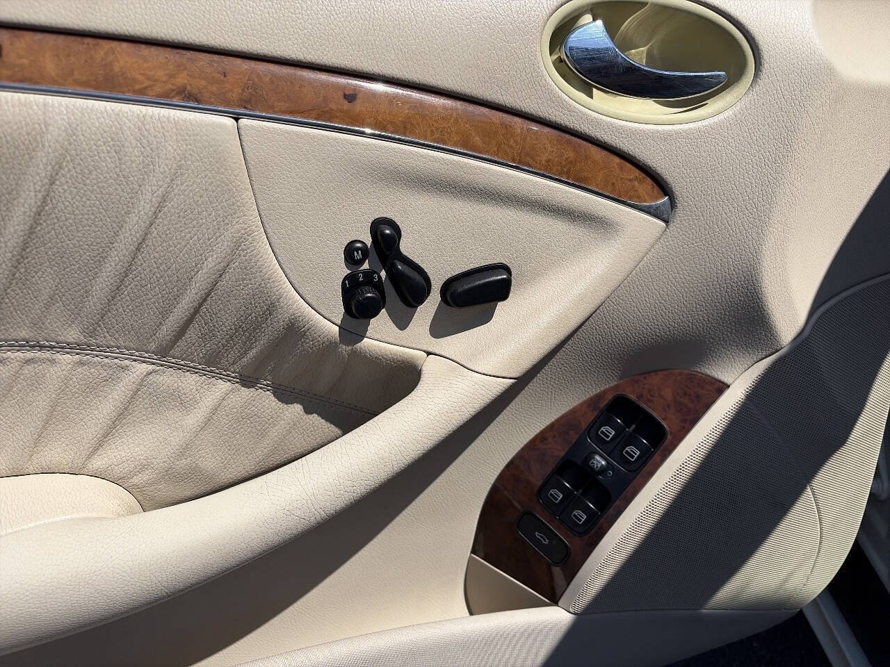 Used 2006 Mercedes-Benz CLK 350 Coupe image 33