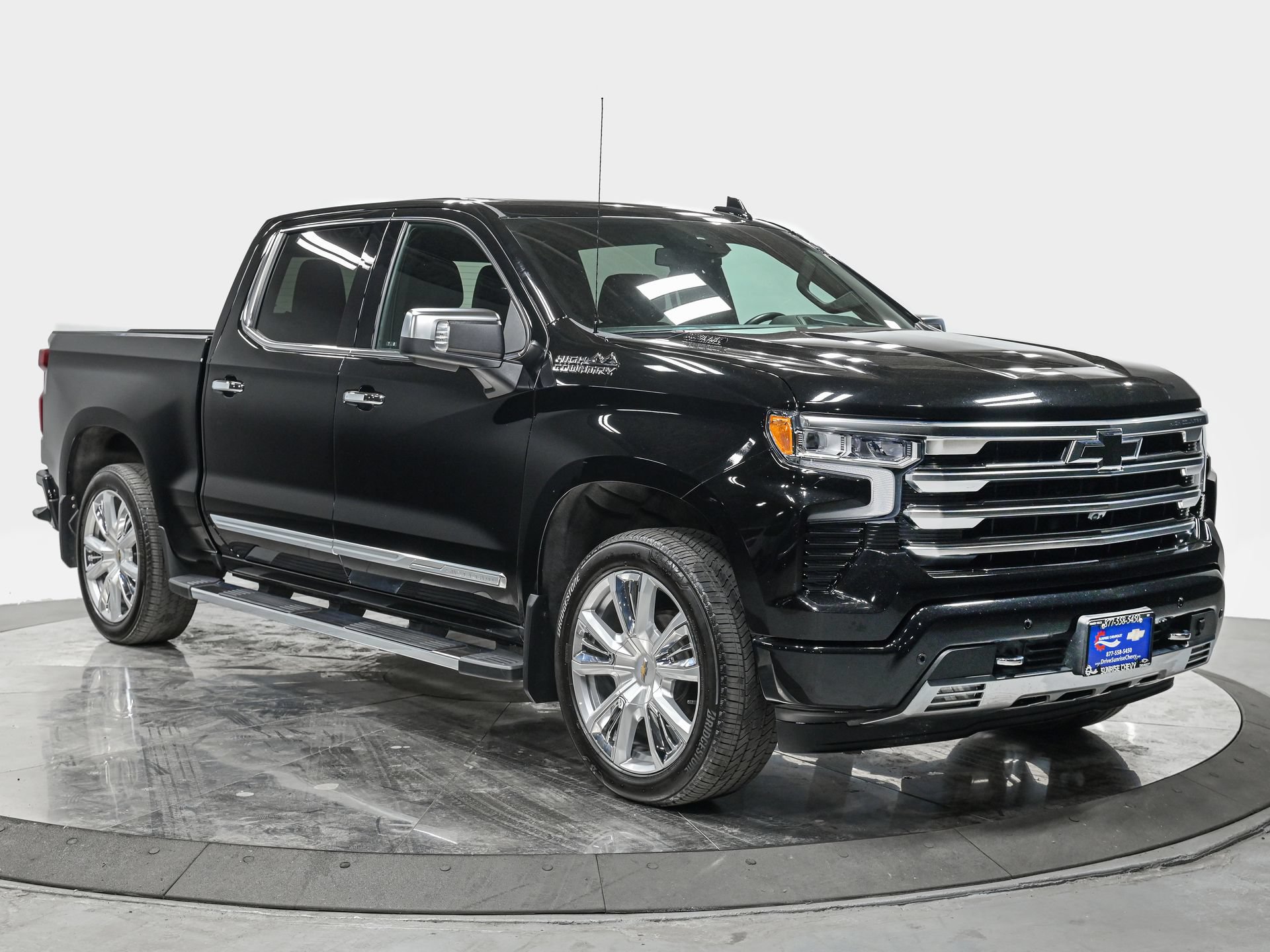 Used 2025 Chevrolet Silverado 1500 High Country w/ High Country Premium Package AWD/4WD image 9