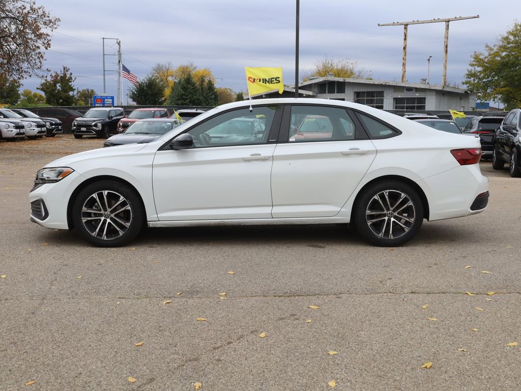 Used 2023 Volkswagen Jetta Sport image 6