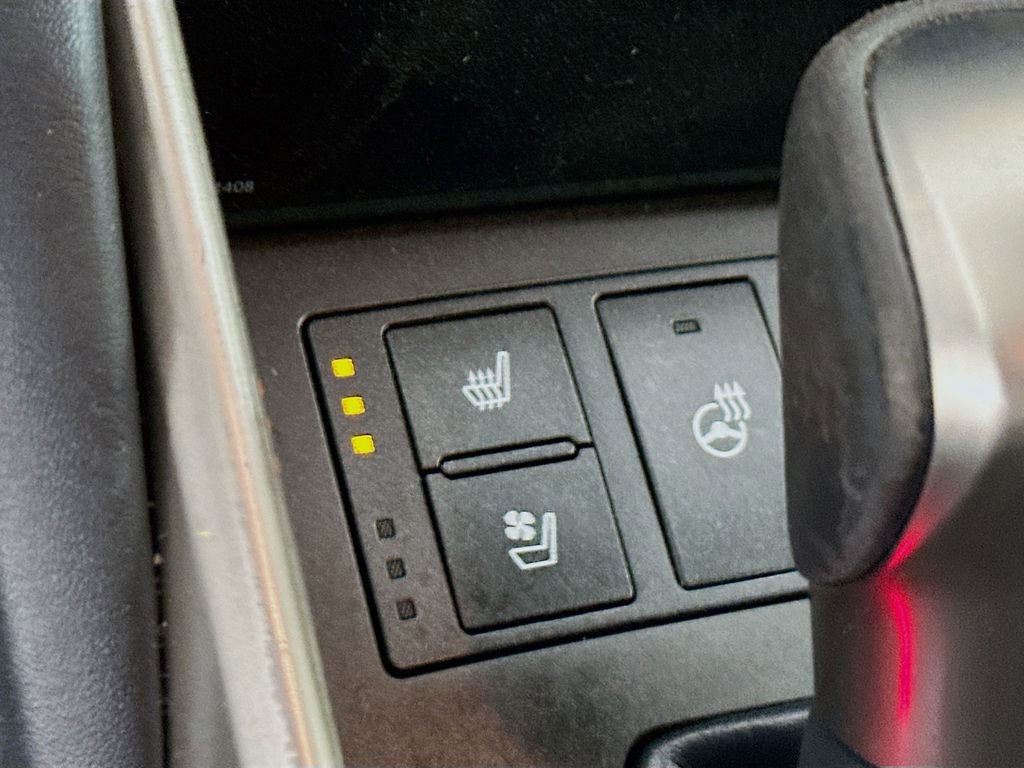 Used 2017 Lexus IS 300 AWD image 19