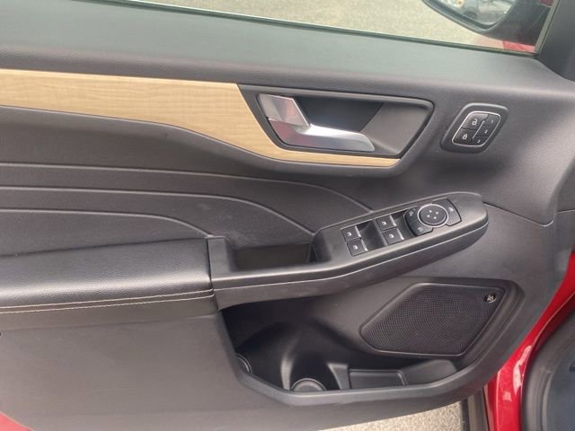 Used 2022 Ford Escape Titanium w/ Titanium Elite Package AWD/4WD image 17