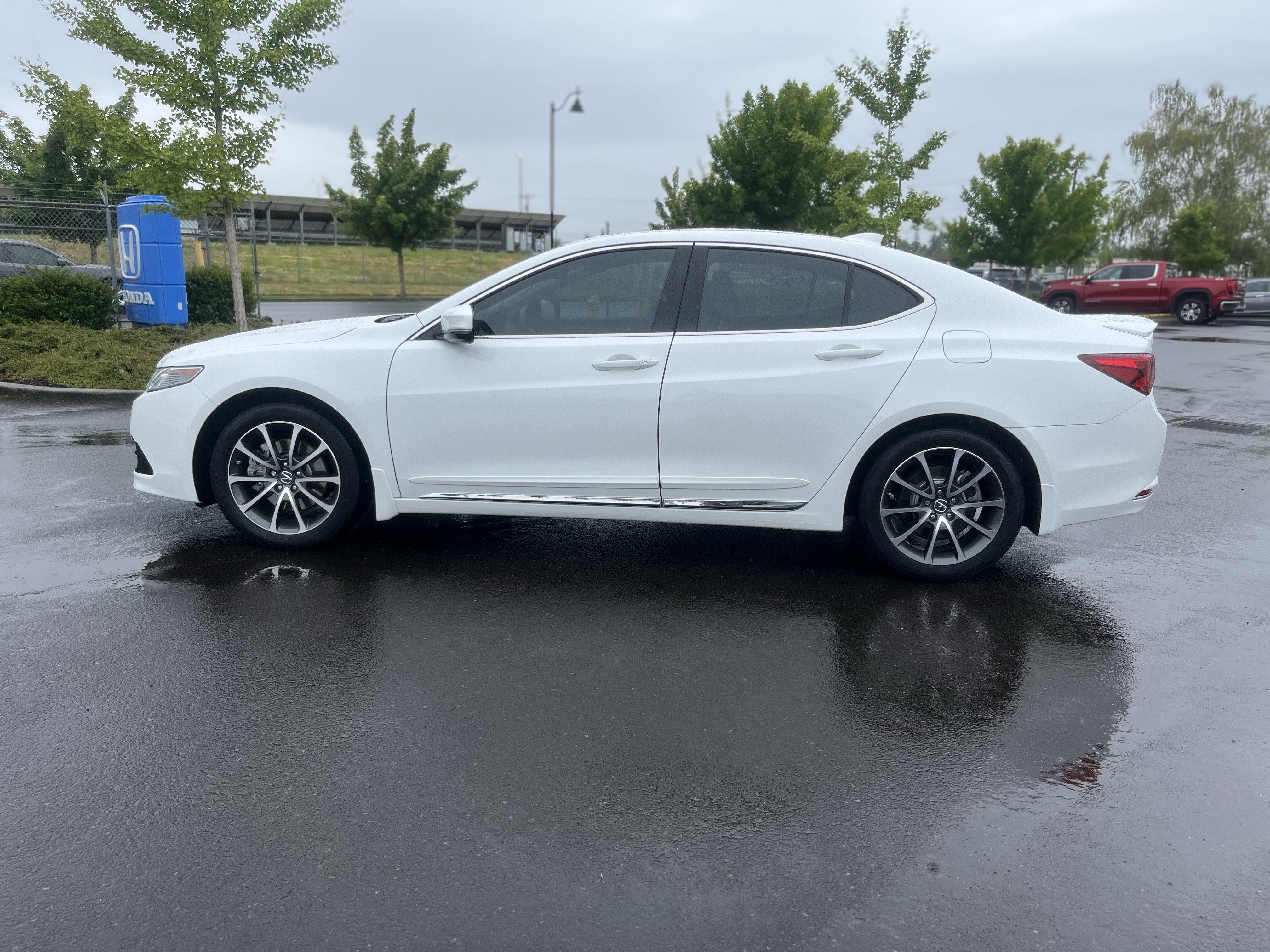 Used 2016 Acura TLX V6 SH-AWD w/ Technology Pkg image 2