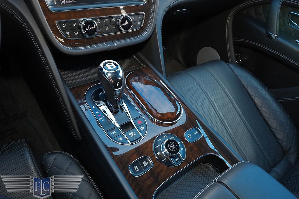 Used 2017 Bentley Bentayga image 29