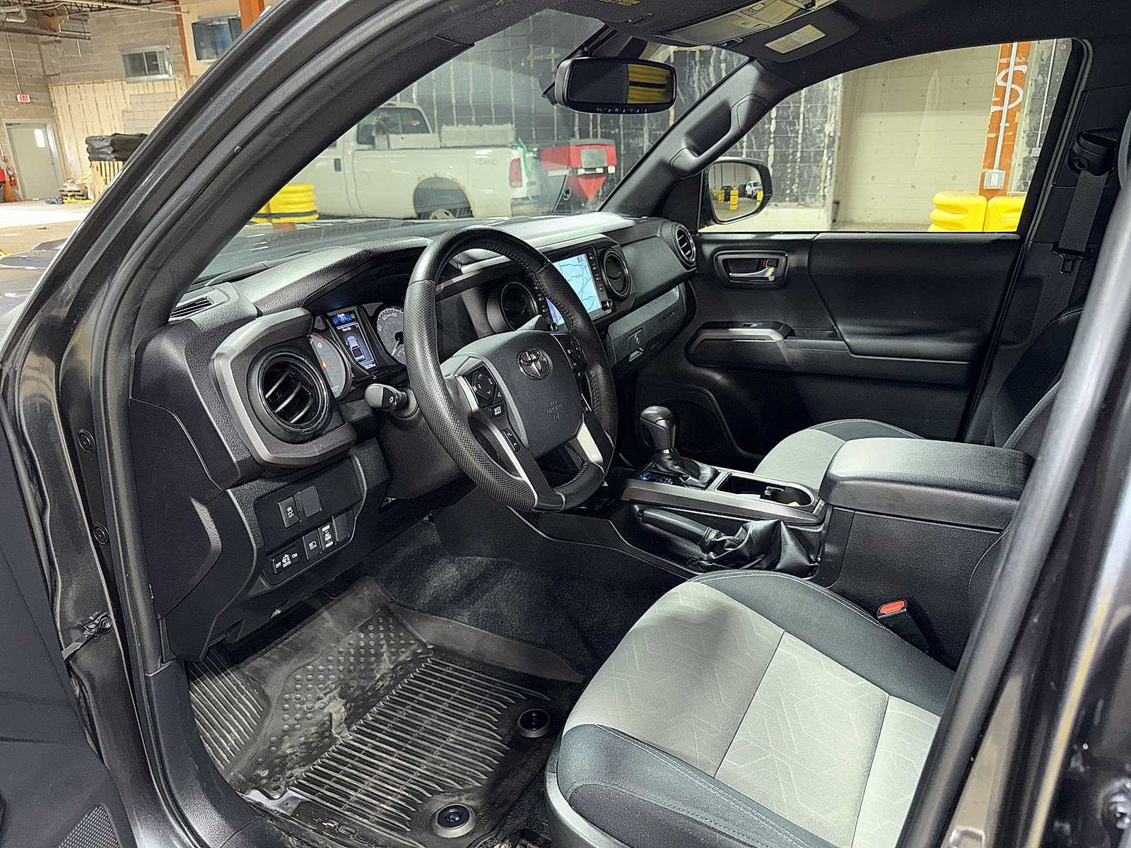 Used 2023 Toyota Tacoma TRD Sport AWD/4WD image 30