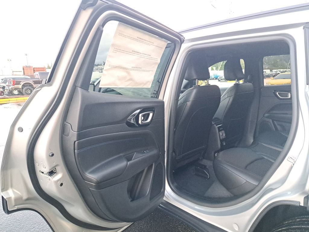 New 2026 Jeep Compass Latitude image 12