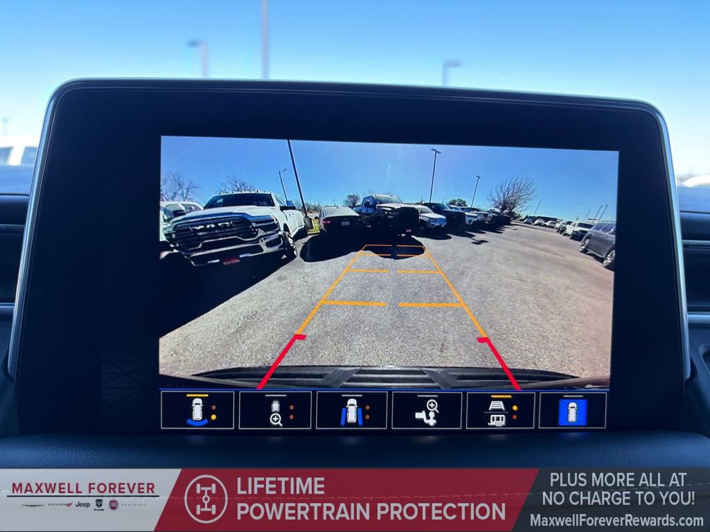 Used 2022 GMC Yukon SLT w/ SLT Premium Package image 9