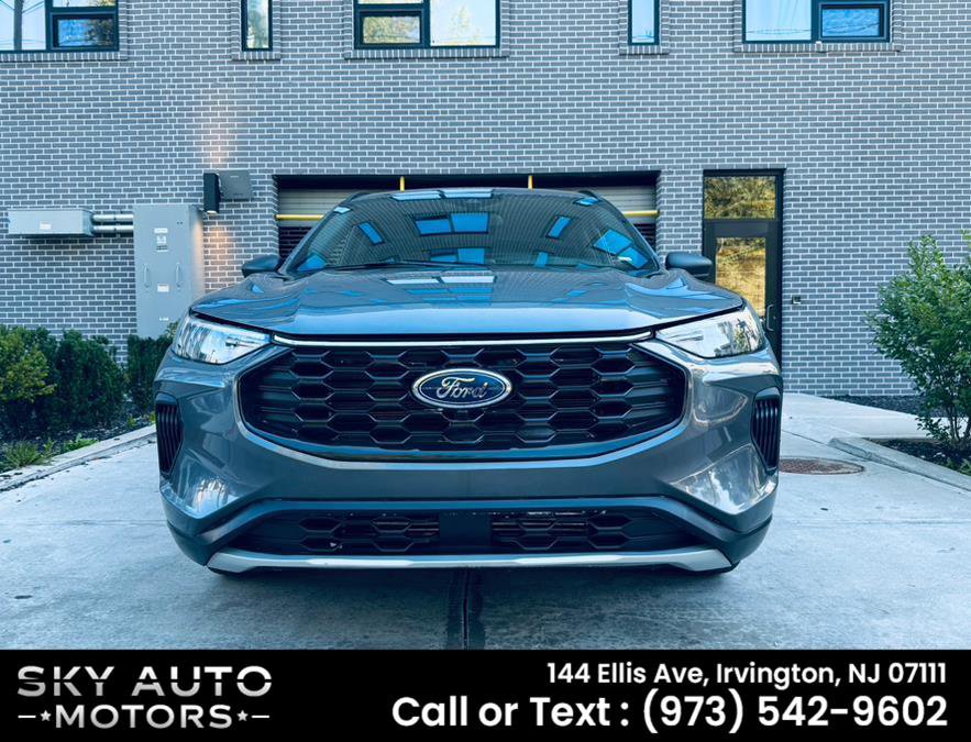 Used 2023 Ford Escape ST-Line FWD image 2