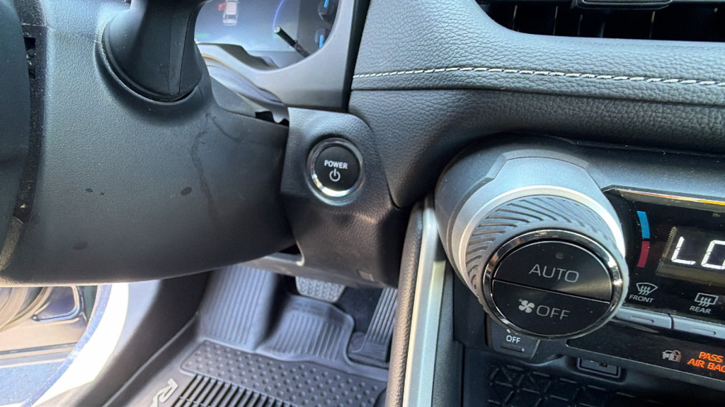 Certified 2025 Toyota RAV4 XLE AWD/4WD image 17