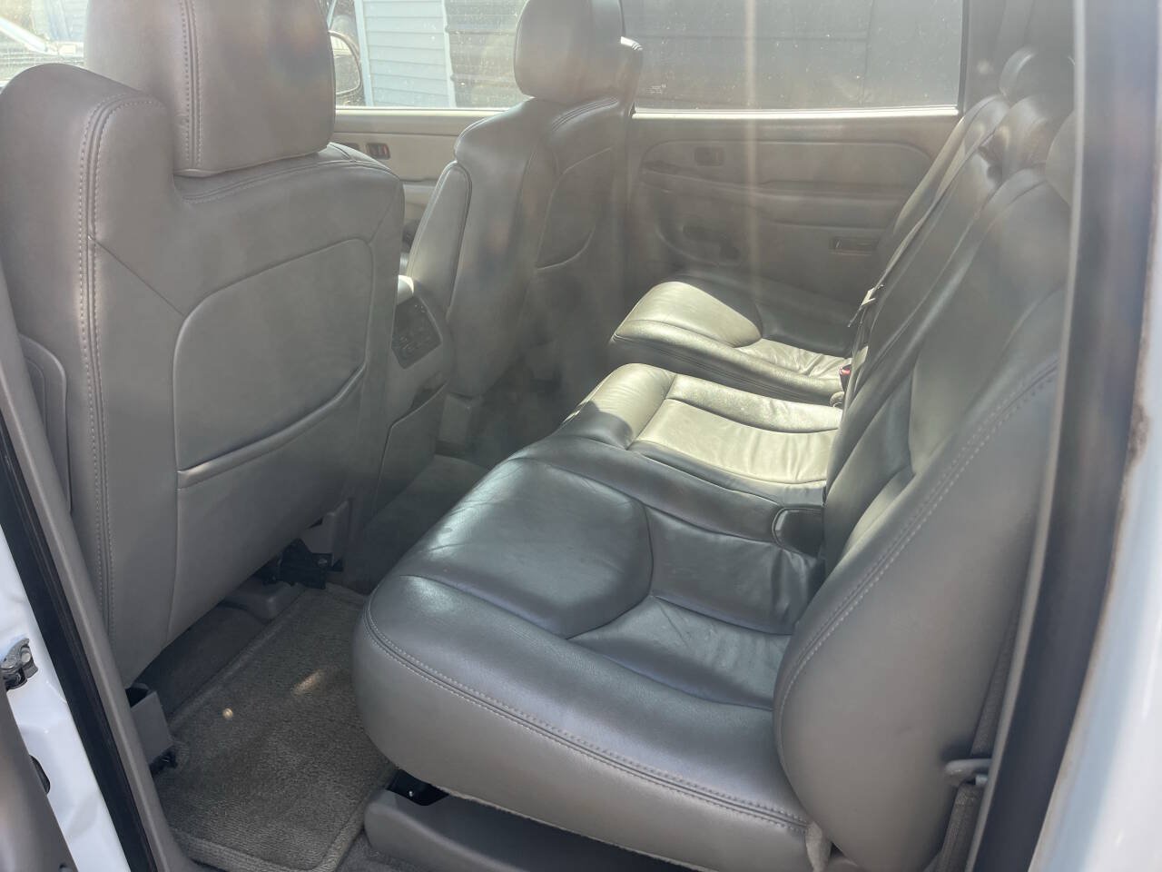 Used 2005 GMC Yukon XL SLT w/ SLT Preferred Equipment Group AWD/4WD image 13