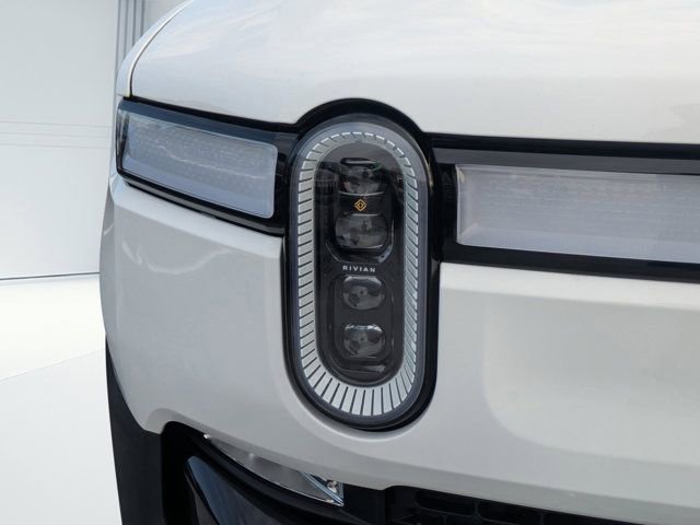 Used 2022 Rivian R1T Adventure image 8