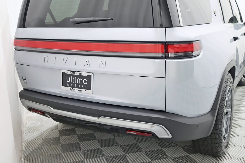 Used 2025 Rivian R1S Adventure image 12