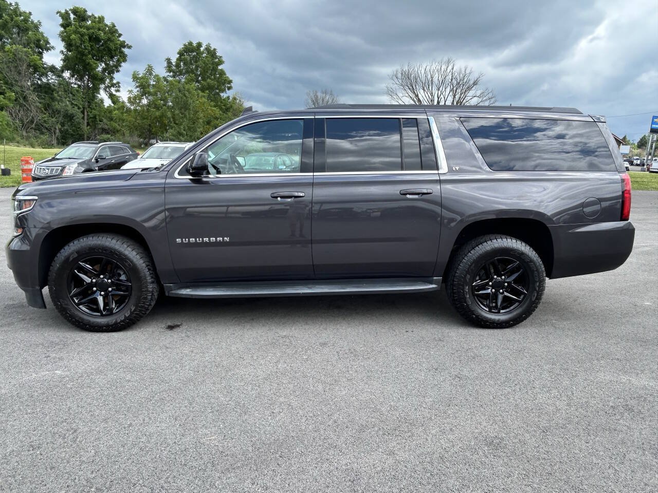 Used 2018 Chevrolet Suburban LT AWD/4WD image 8