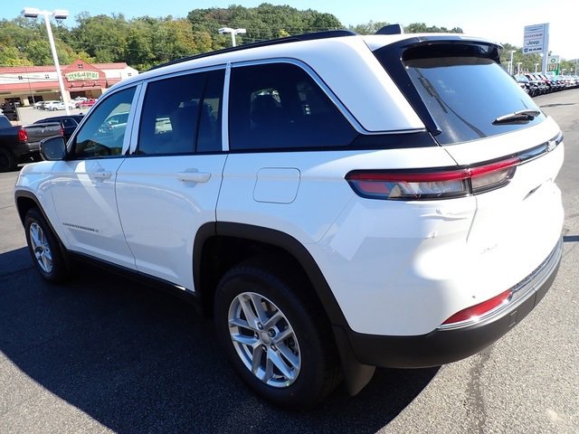 New 2025 Jeep Grand Cherokee Laredo w/ Luxury Tech Group I image 3