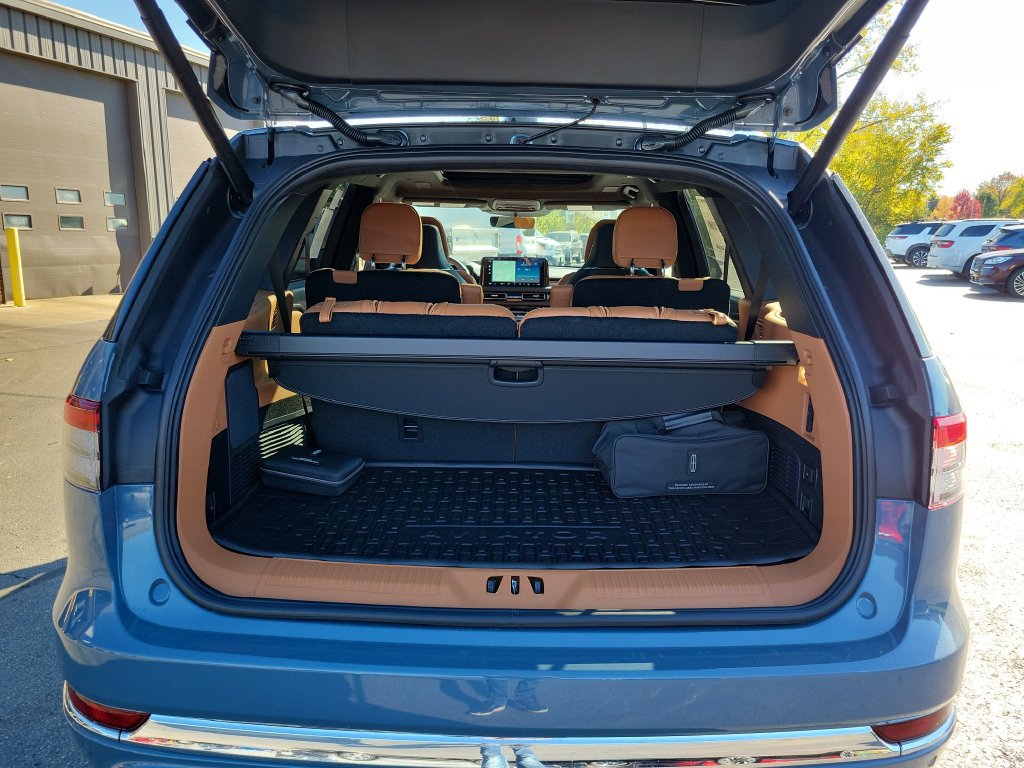 New 2027 Lincoln Aviator Black Label w/ Dynamic Handling Package AWD/4WD image 10