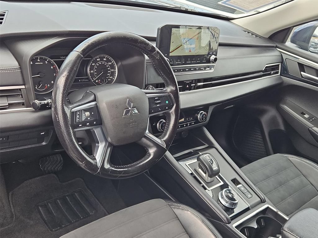 Used 2022 Mitsubishi Outlander SE FWD image 2
