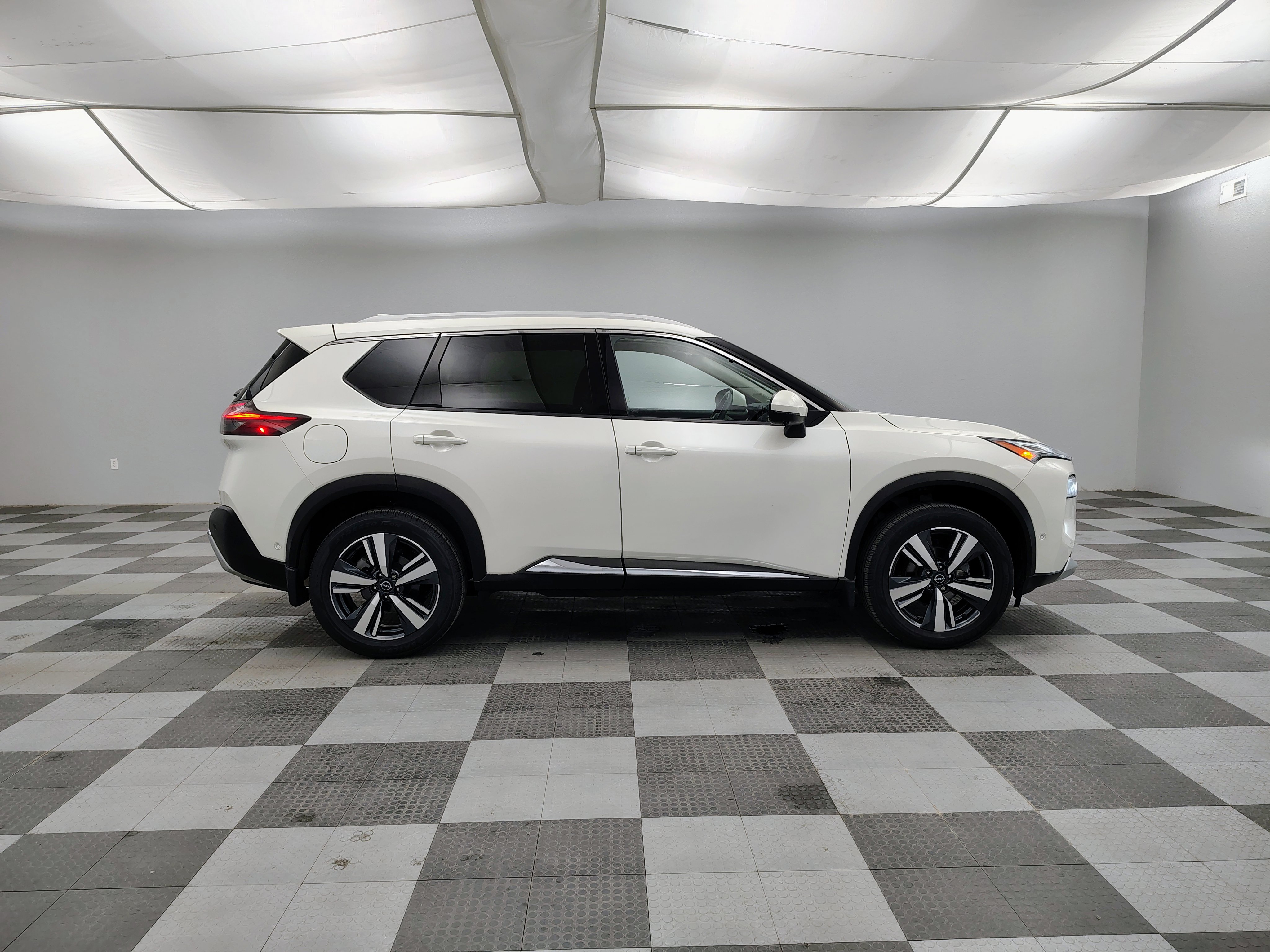 Used 2023 Nissan Rogue Platinum w/ Platinum Premium Package AWD/4WD image 13