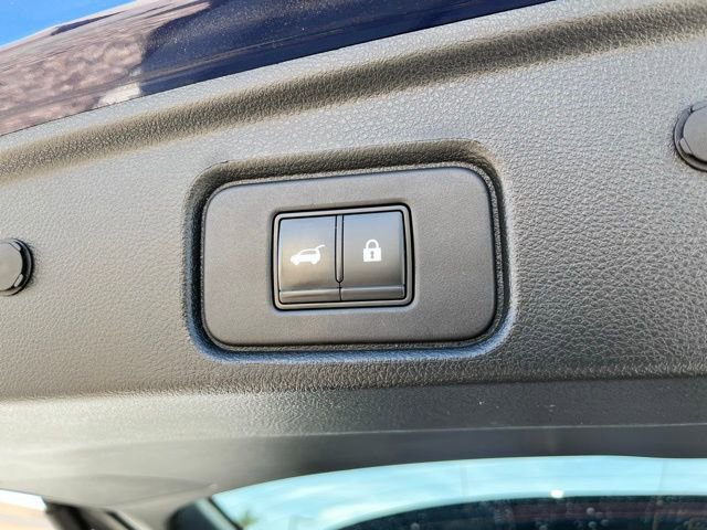 Used 2022 Nissan Pathfinder SV w/ SV Premium Package image 28