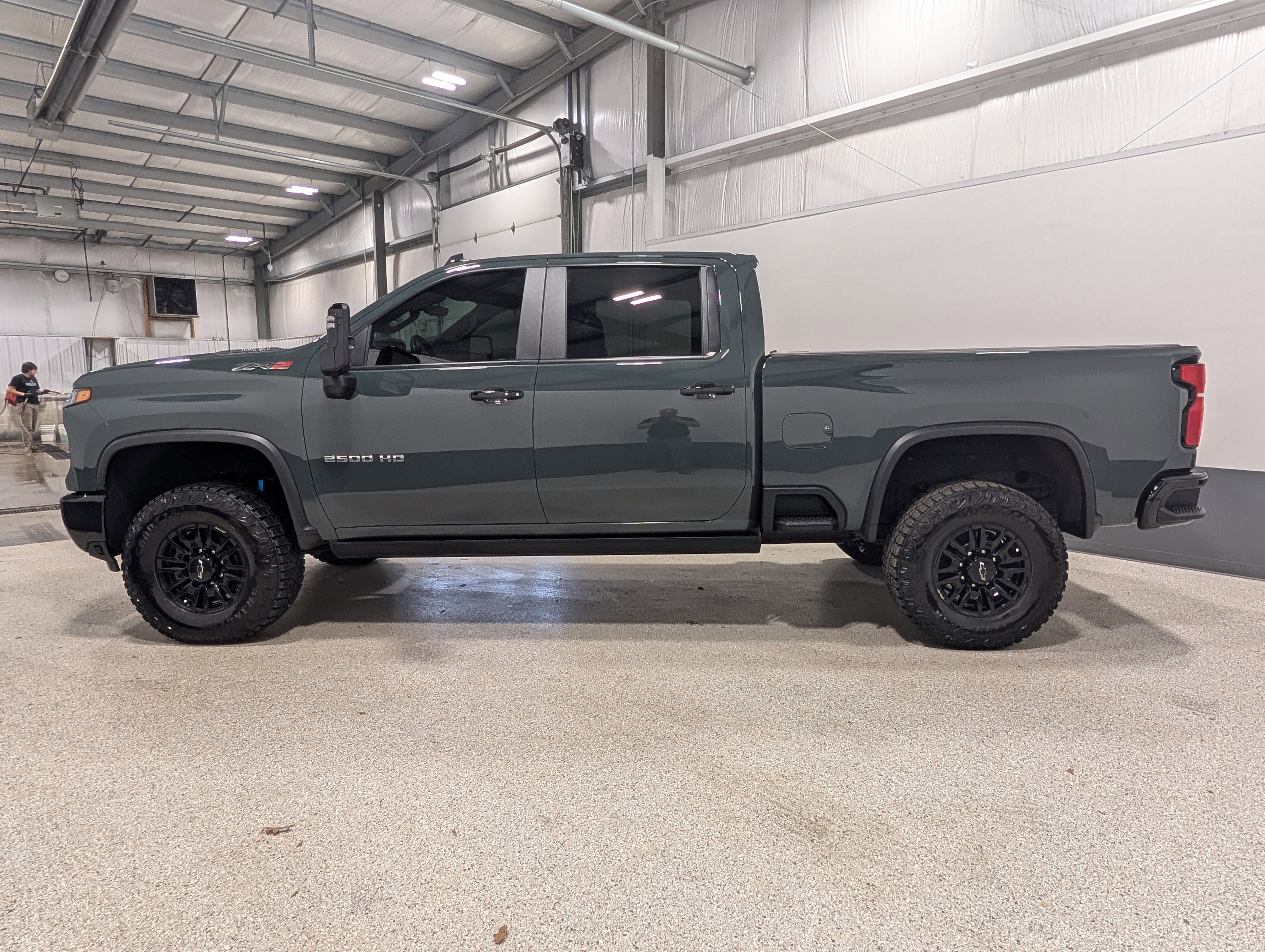 Used 2025 Chevrolet Silverado 2500 ZR2 w/ Technology Package AWD/4WD image 4