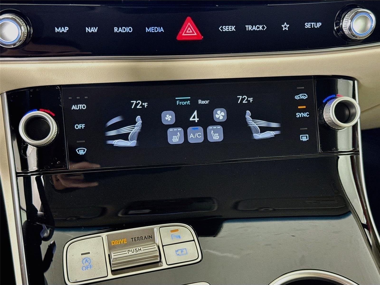 New 2027 Genesis GV70 2.5T AWD/4WD image 17