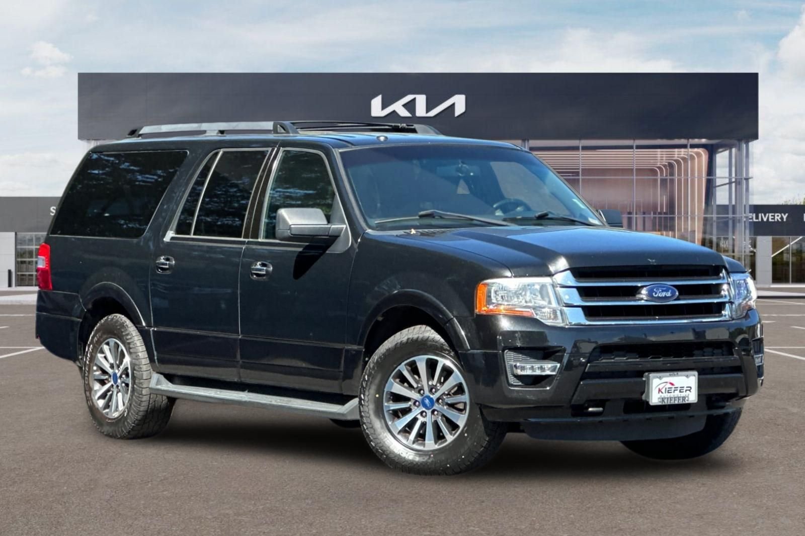 Used 2015 Ford Expedition EL XLT w/ Equipment Group 202A AWD/4WD image 2