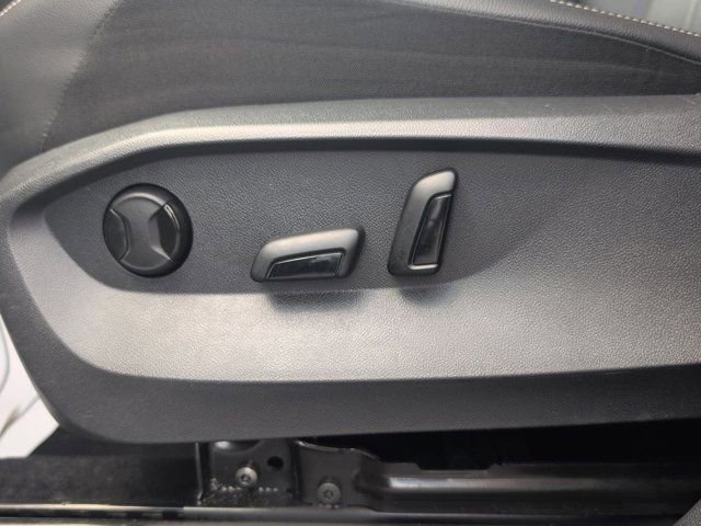 Used 2024 Volkswagen Tiguan SE image 14